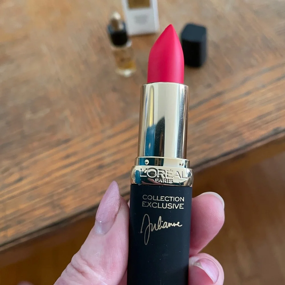 Lot of new Guerlain Youth Watery Oil & L’Oréal Julianne’s Red 401 lipstick